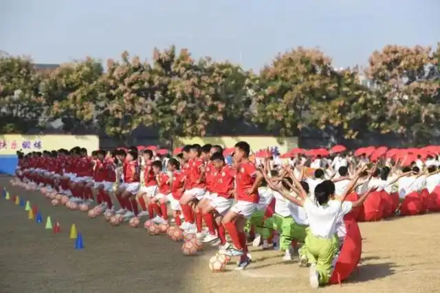 40人学生团体操_团体操课_团体操展示