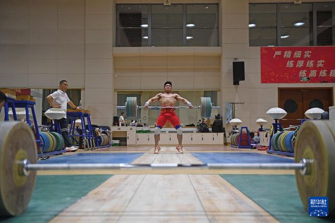 奥运举重冠军姓什么_奥运举重冠军_奥运举重冠军男