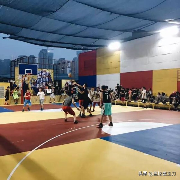 篮球半场的规则和违例_篮球半场懂的十大规则是什么_篮球半场规矩