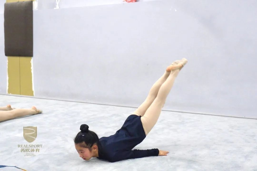 教学生体操难不难_体操太难了_体操教法