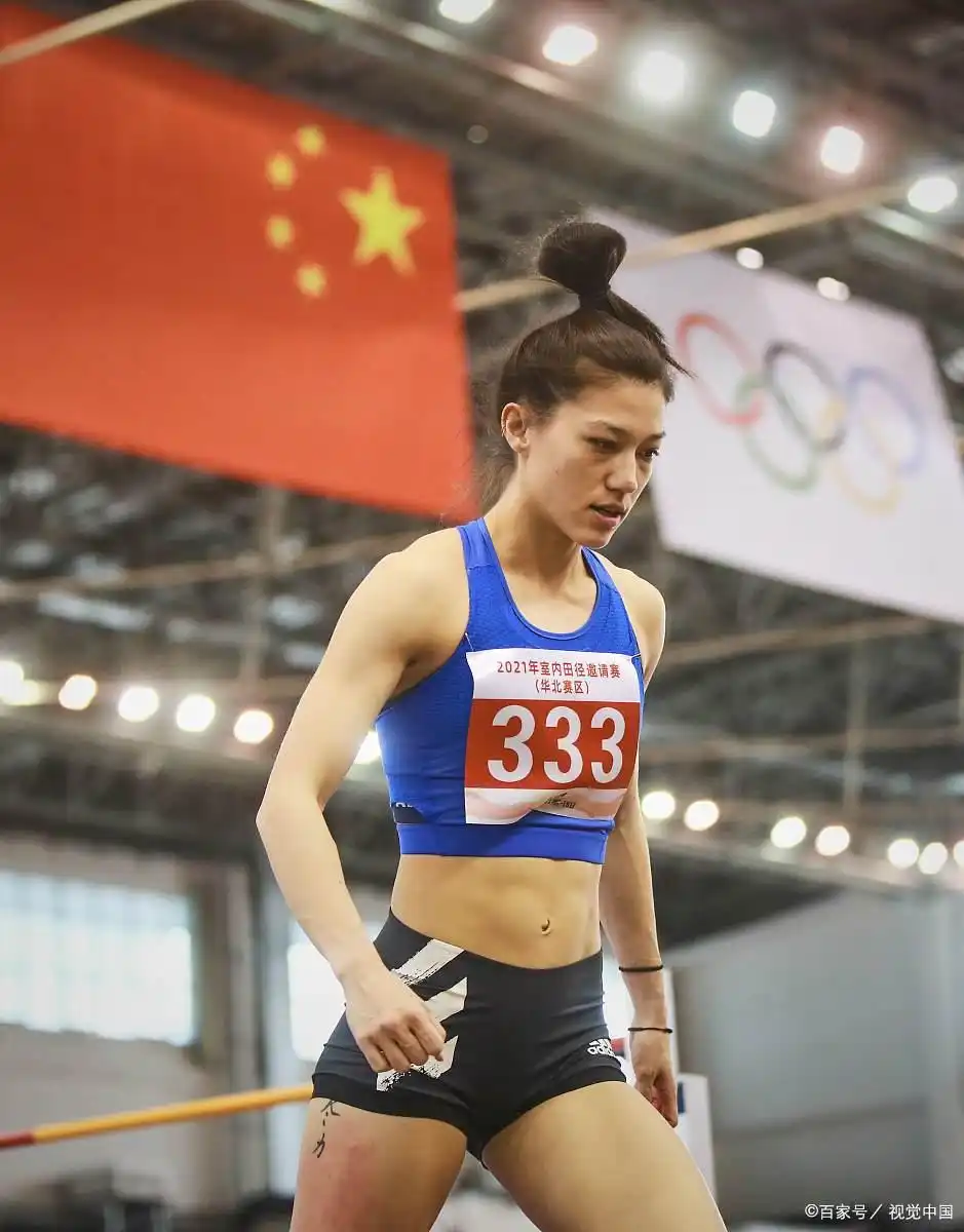 跳高的背越姿势教学_跳高技巧背挎式_跳高怎么跳背跃式
