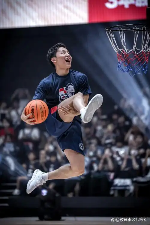篮球 比赛规则走步_篮球规则比赛走步犯规吗_篮球规则比赛走步视频